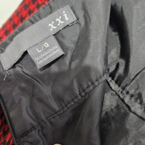 Houndstooth Tweed Red/Black Pleated Mini Skirt. Size Large (junior). - Picture 5 of 6